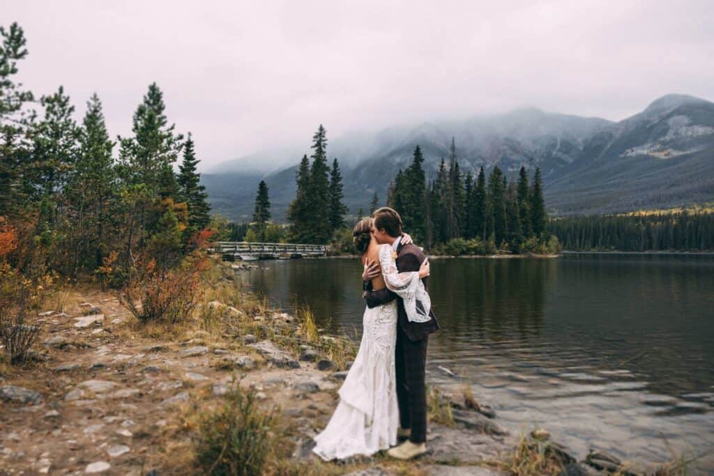 couple eloping in jasper national park at pyramid lake