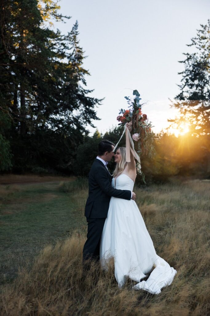 couple eloping in the field in vancouve risland