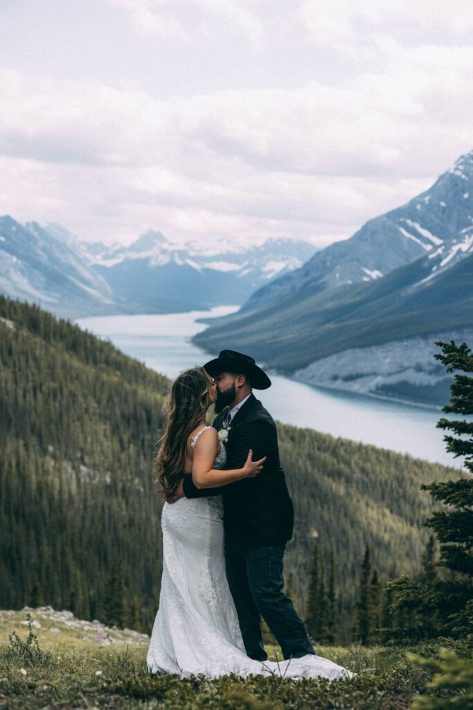 couple kissing at west wind pass