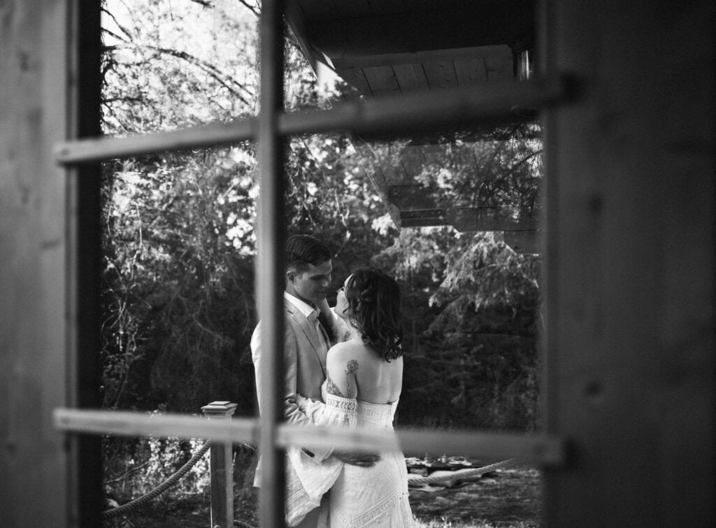 couple eloping at elk island retreat