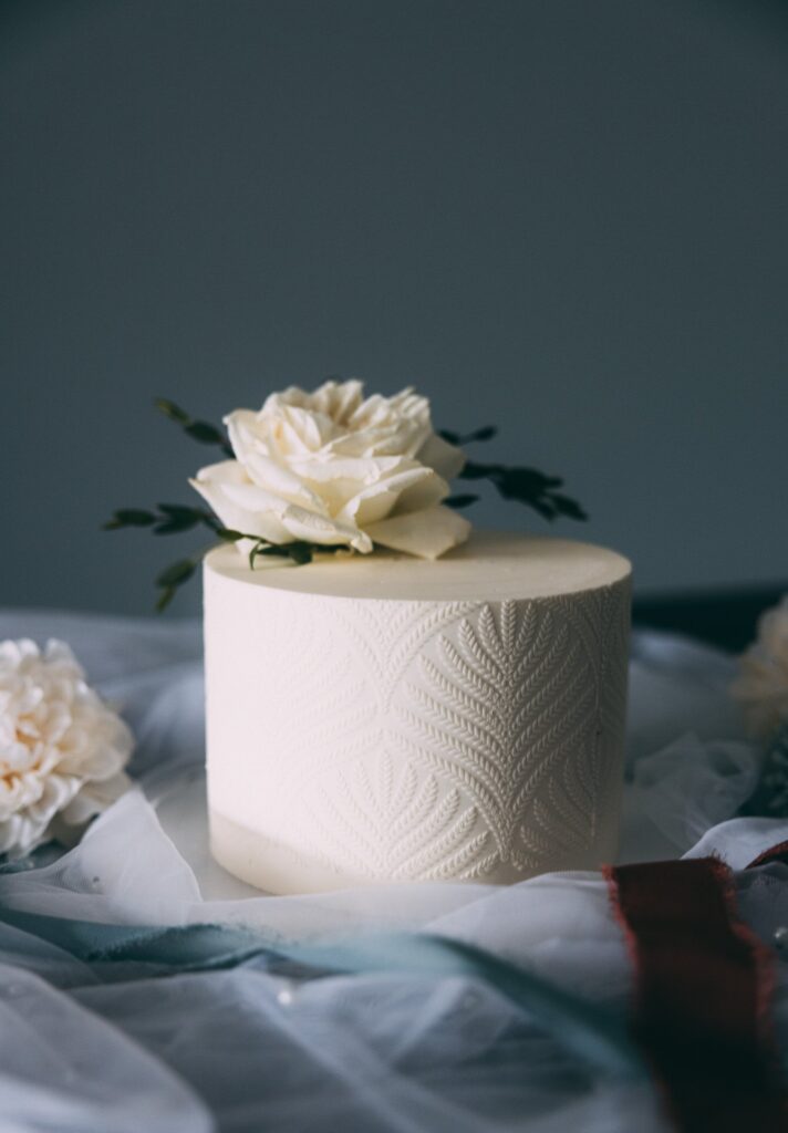 elopement weding cake inspo