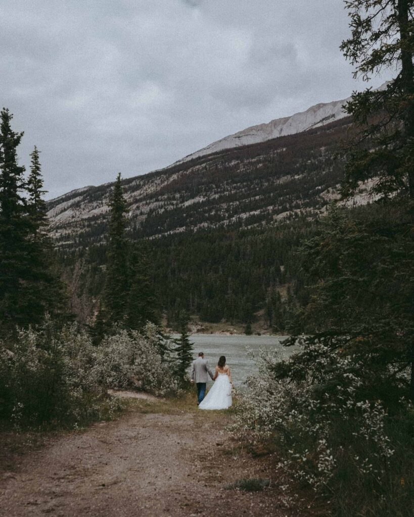 athabasca day use area in jasper national park / jasper elopement wedding photographer / 12 places to elope in albera