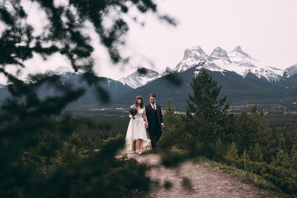 Canmore alberta elopement wedding / 12 places to elope in alberta