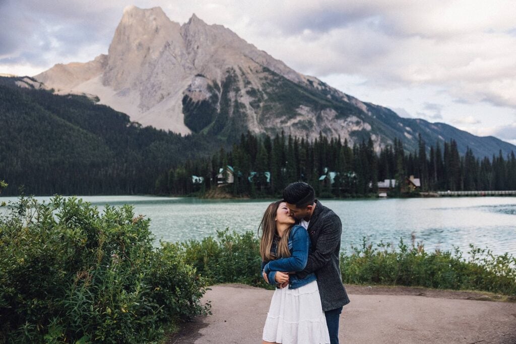 emerald lake lodge elopement wedding in yoho national park / 12 places to elope in alberta