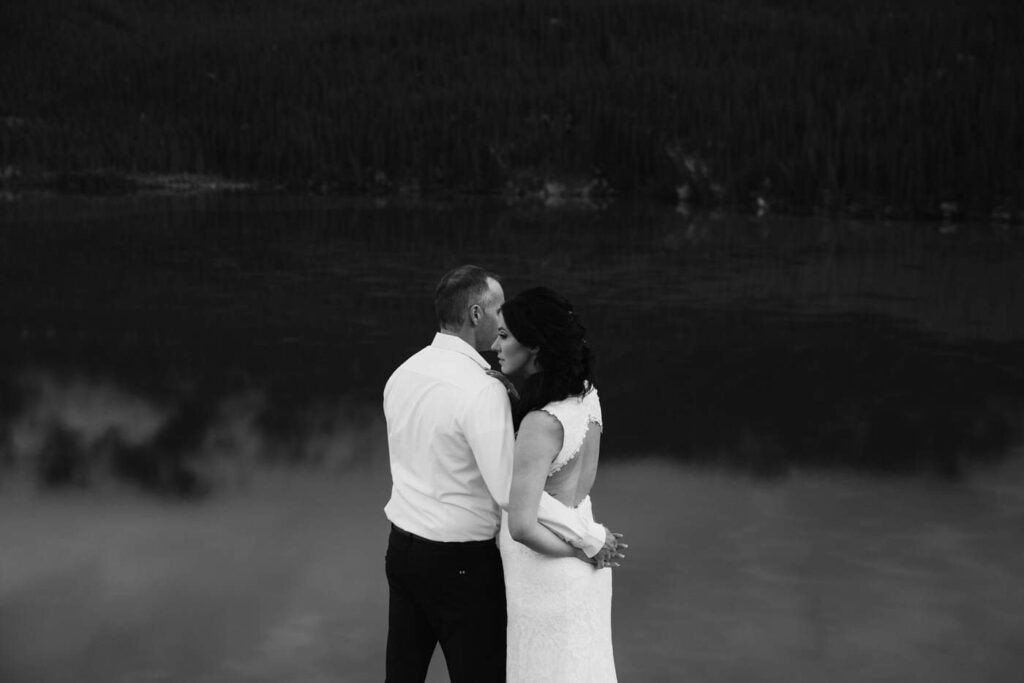 couple eloping in jasper national park